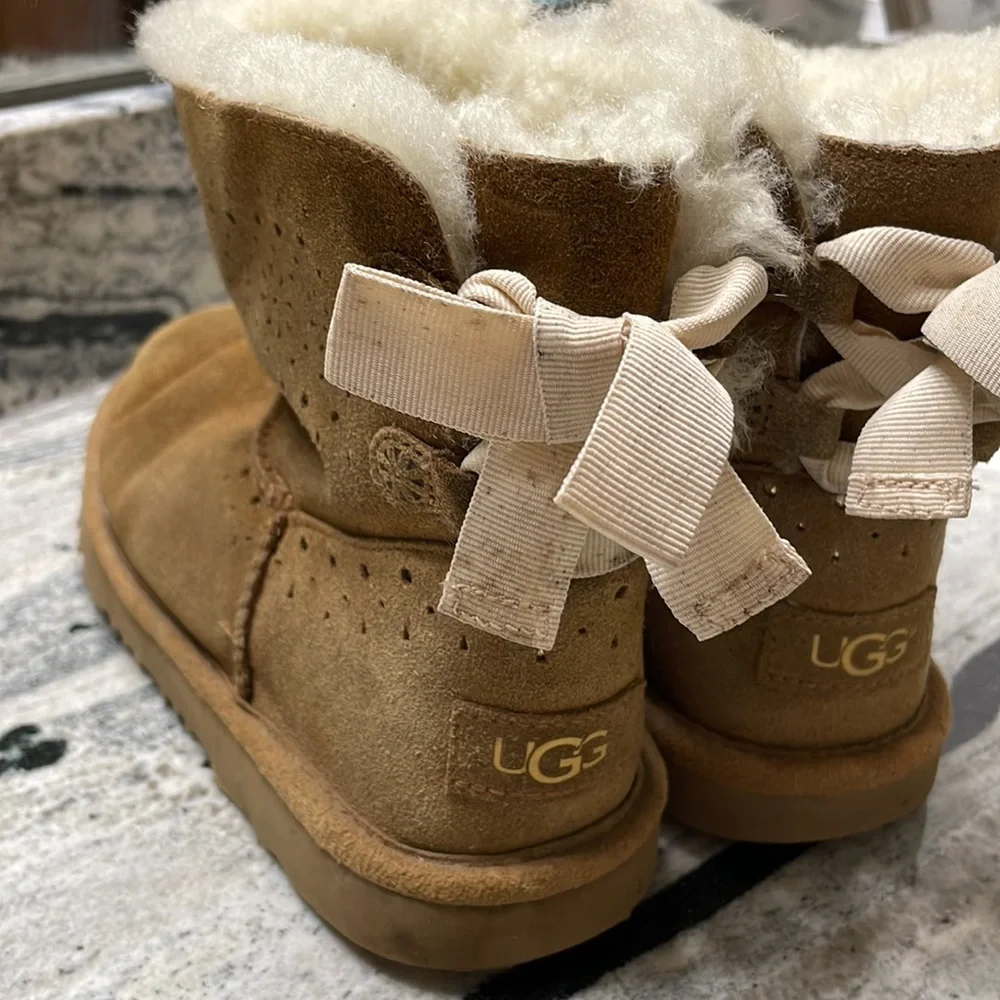 UGG Boots - Picture 1 of 16
